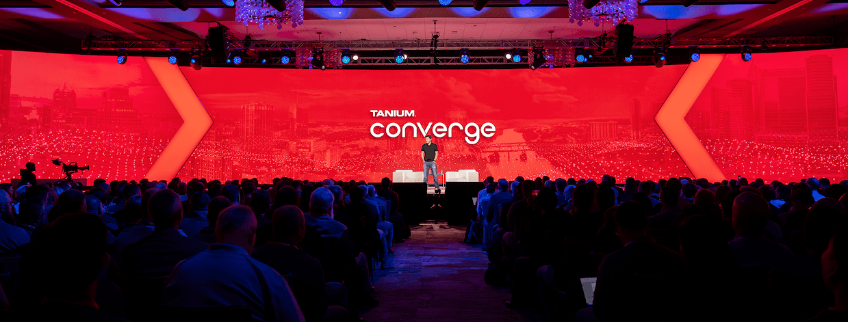 Weitwinkelbild der Hauptbühne bei Tanium Converge 2022