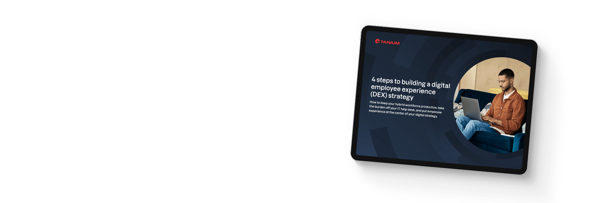 Tablet mit dem E-Book „Vier Schritte zum Aufbau einer Digital Employee Experience (DEX)-Strategie" mit einem Mann