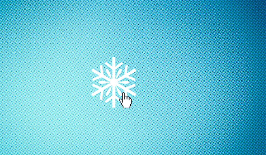 Ein weißes Schneeflocken-Symbol auf einem blauen Computerbildschirm, über dem ein kleiner handförmiger Cursor schwebt, der gleich darauf klicken wird.